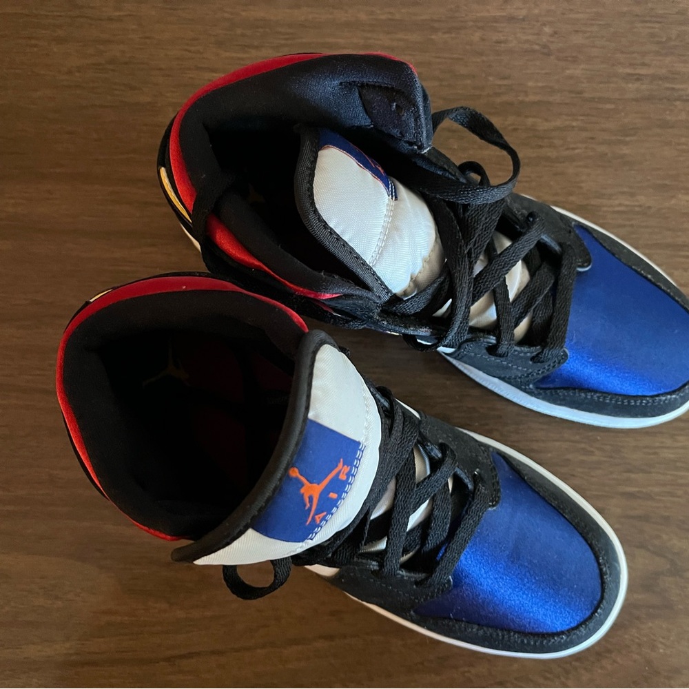 Air Jordan 1 Mid SE Rivals - Picture 2 of 3